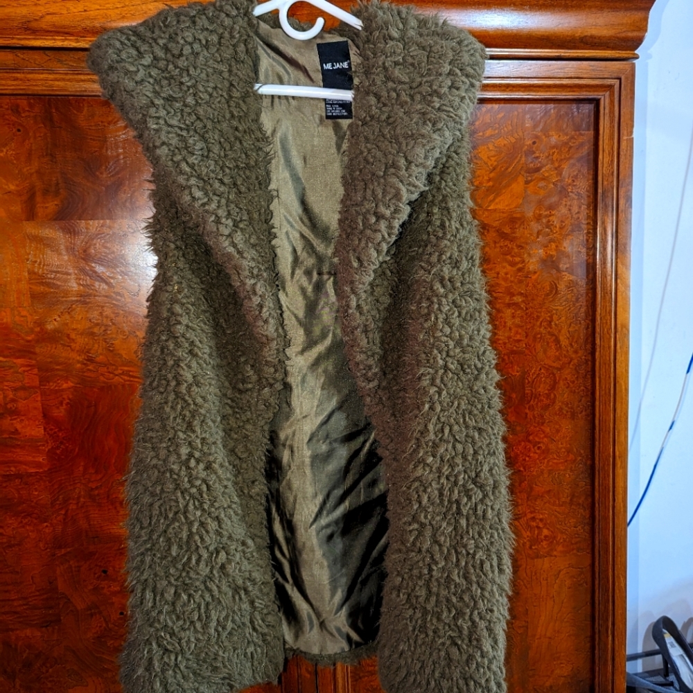 A nice fur comfortable jacket / vest jacket sweater
